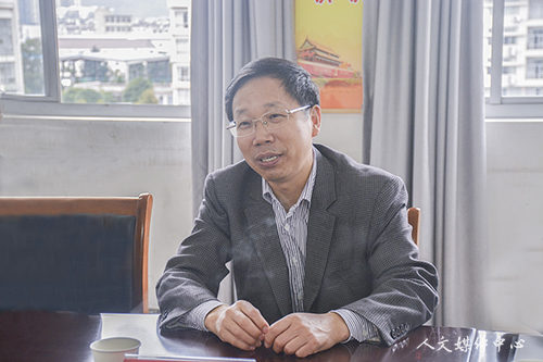 校党委副书记冯尚申走访调研人文学院