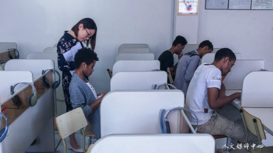 人文学院留学生汉语教学团队举行听课评课教研活动