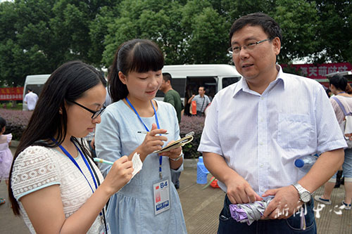 【驻足，再出发】系列三 秋色不掩芳华： 2014新生开学报到工作顺利完成