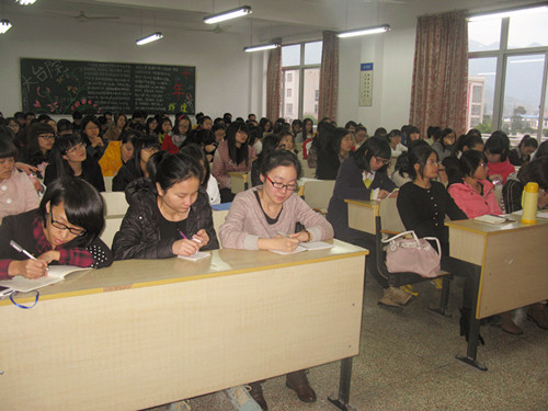 人文学院举行2010级师范生教育见习动员大会