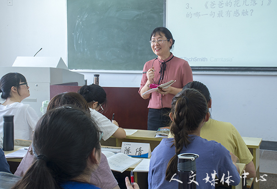 人文学院开展中学名师进课堂活动