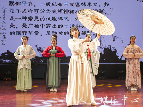 文渊汉学社参加市台湾文化周闭幕式晚会演出