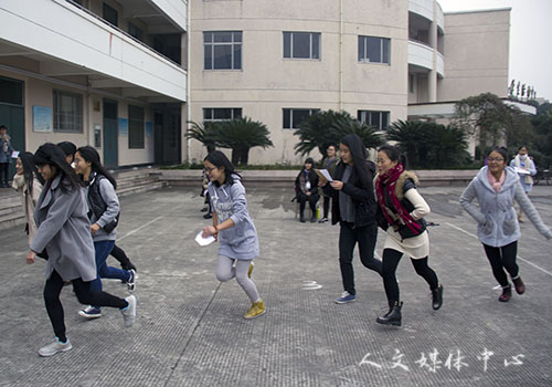 人文学院举办首届女生定向跑