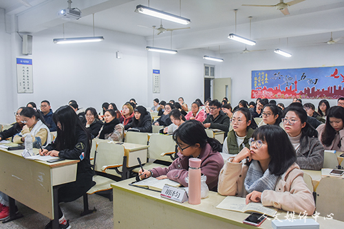 人文学院举行考研经验交流会