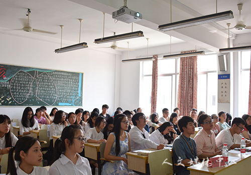 人文学院举行优良学风班中期检查推进会