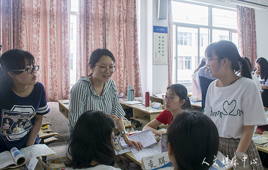 人文学院开展中学名师进课堂活动