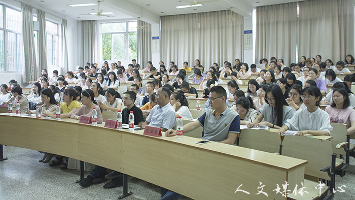 人文学院举行考研推进会暨考研经验分享交流会