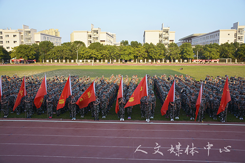 【迷彩.人文】铁血铮铮兵人魂  人文新生展风采