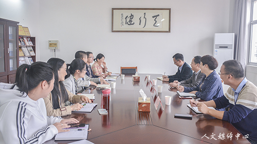 校党委副书记冯尚申走访调研人文学院
