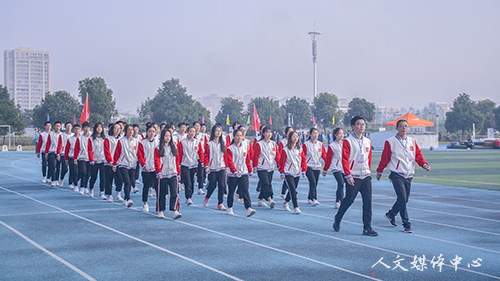 青春飞扬运动正好 记我院学子参加校第28届运动会开幕式