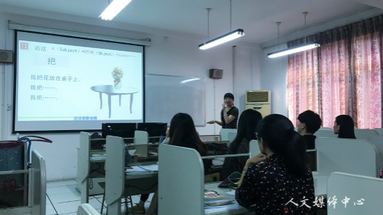 人文学院留学生汉语教学团队举行听课评课教研活动