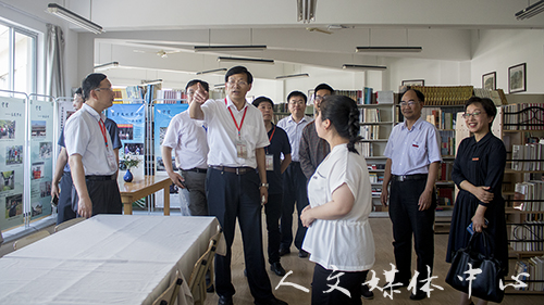 教育部本科教学工作审核评估专家走访人文学院和广文书苑