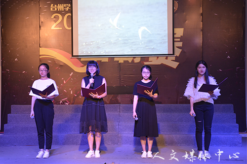 人文学院应用型人才培养新举措：课程教学中的诗文朗诵会