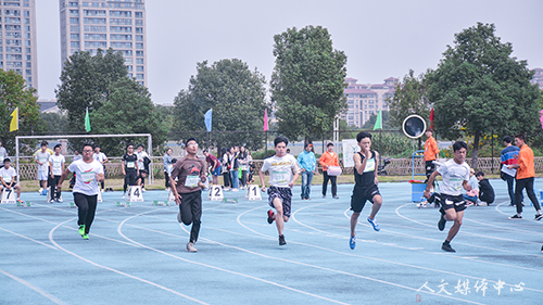 青春飞扬运动正好 记我院学子参加校第28届运动会开幕式