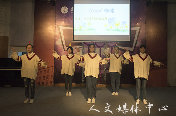 展风华 炫青春 人文学院举行2017级迎新晚会