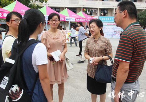 【2015人文追梦战队】系列一 梦想启航：人文学院喜迎2015级新生