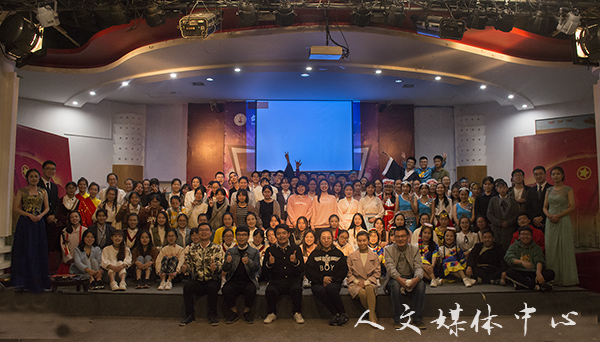 展风华 炫青春 人文学院举行2017级迎新晚会