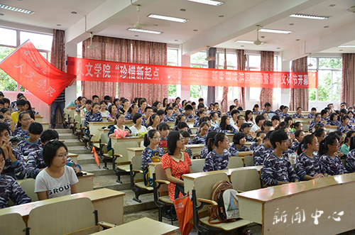 嗨,快瞧!我院学生欢声笑语蹦蹦跳跳