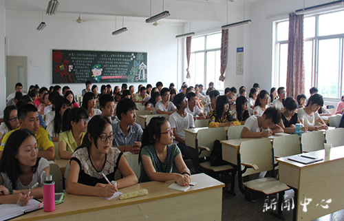 端正思想,壮大实力,团学成员齐步出发